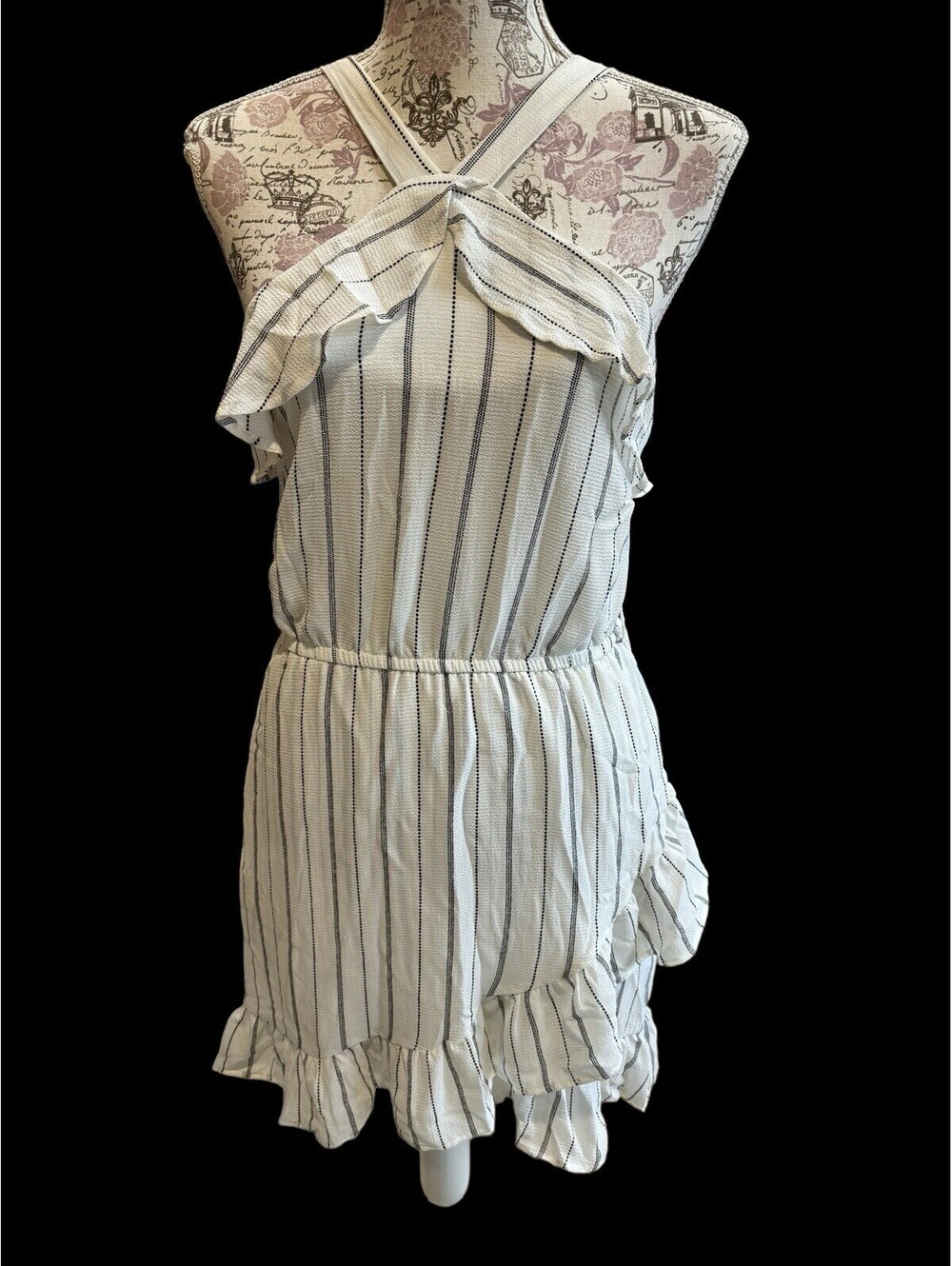 Women’s NWT Summer Halter Dress By Charlotte Ruse !!